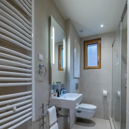 Kalman Iskra Apartment